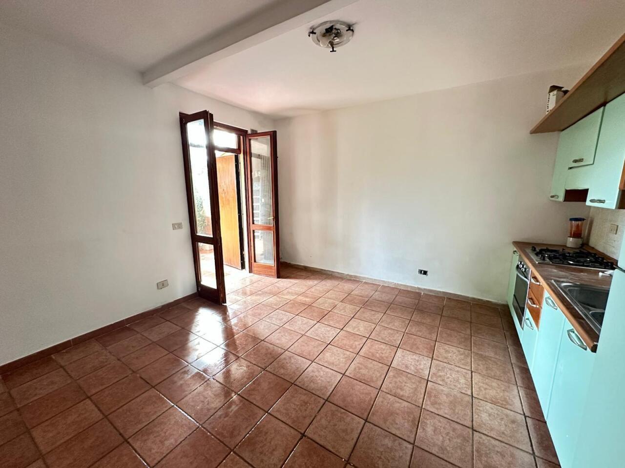 Bilocale con giardino in via larga, Ortonovo