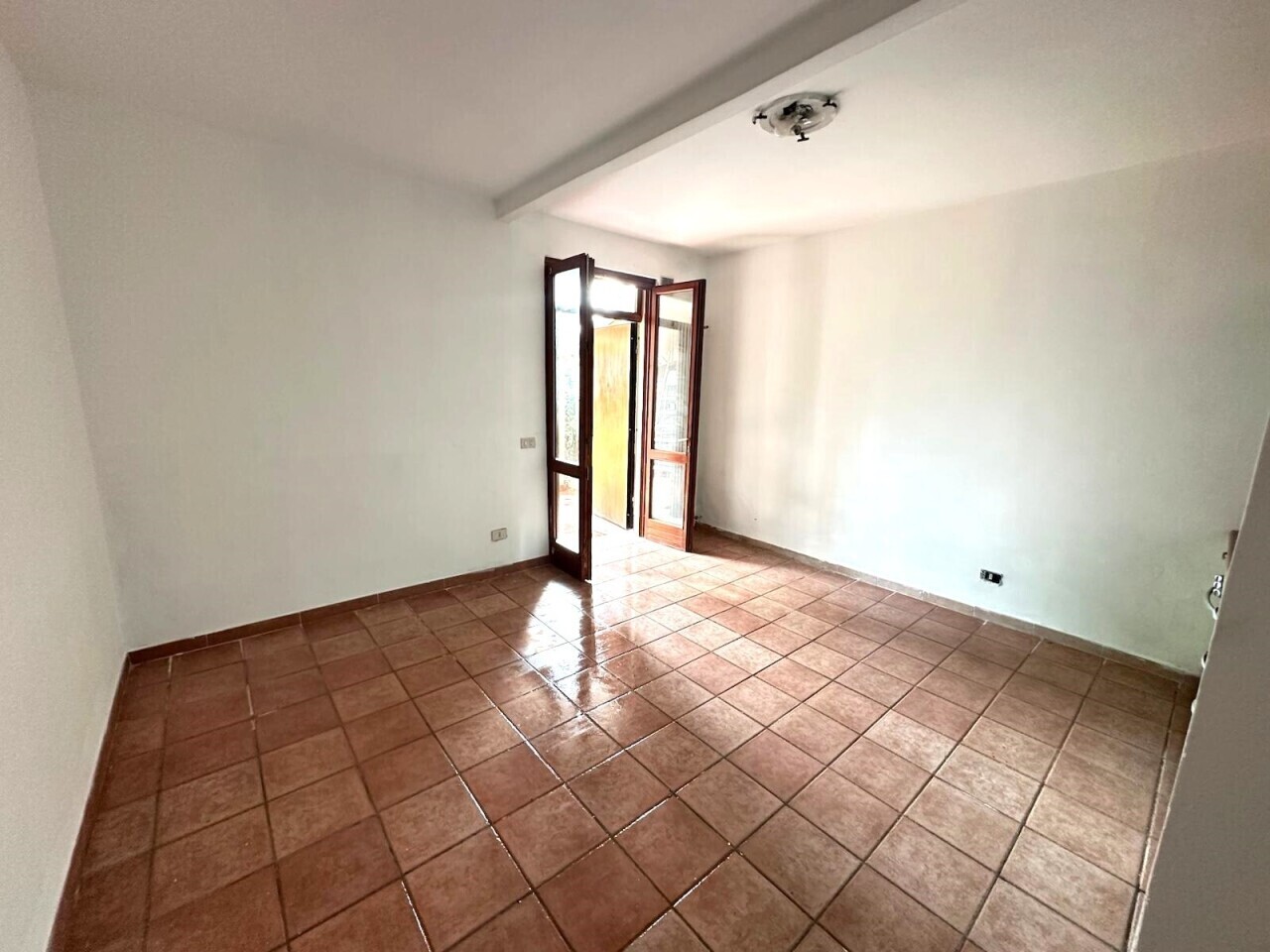 Bilocale con giardino in via larga, Ortonovo