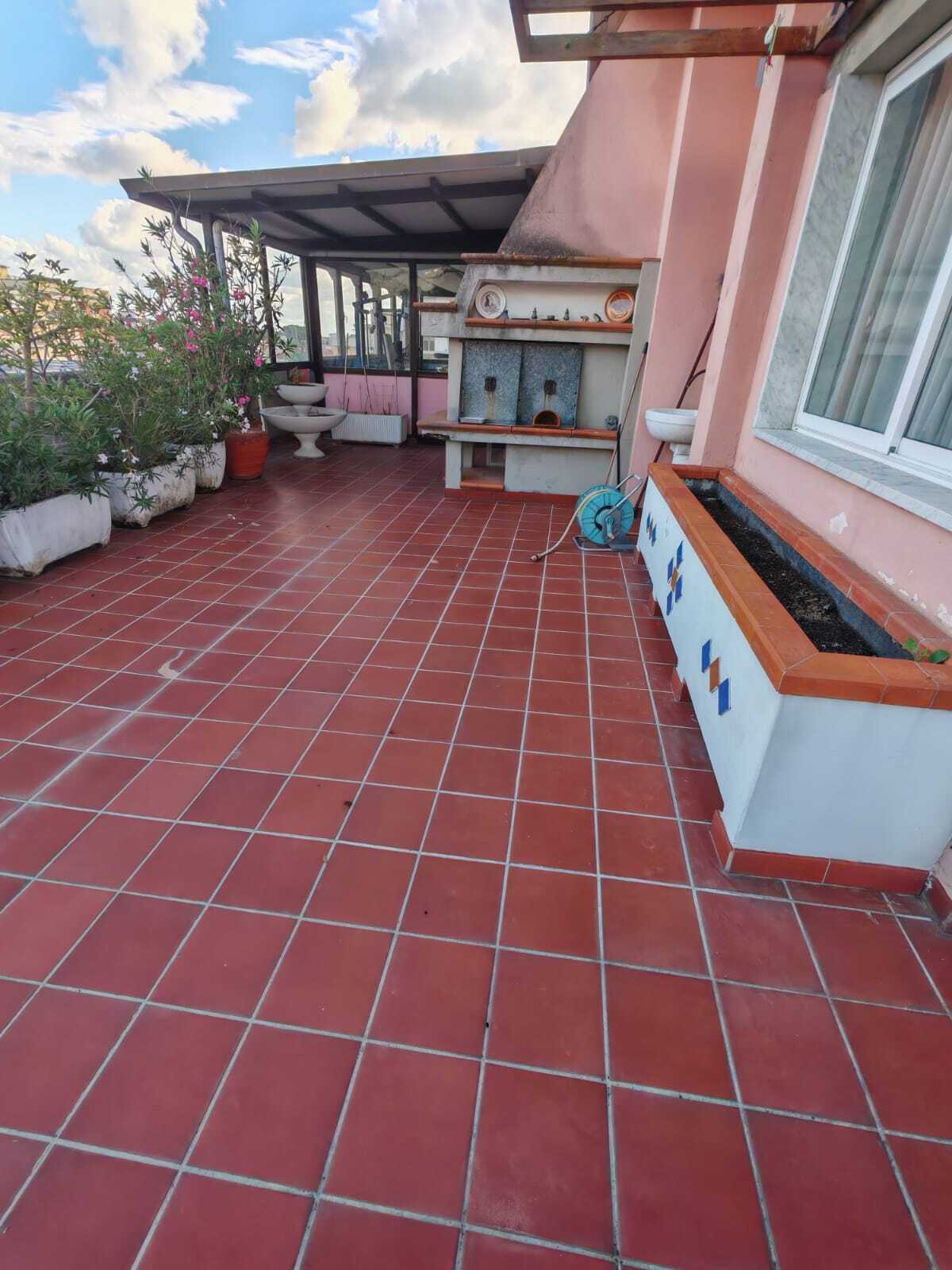 Attico con terrazzo in via parma, Carrara