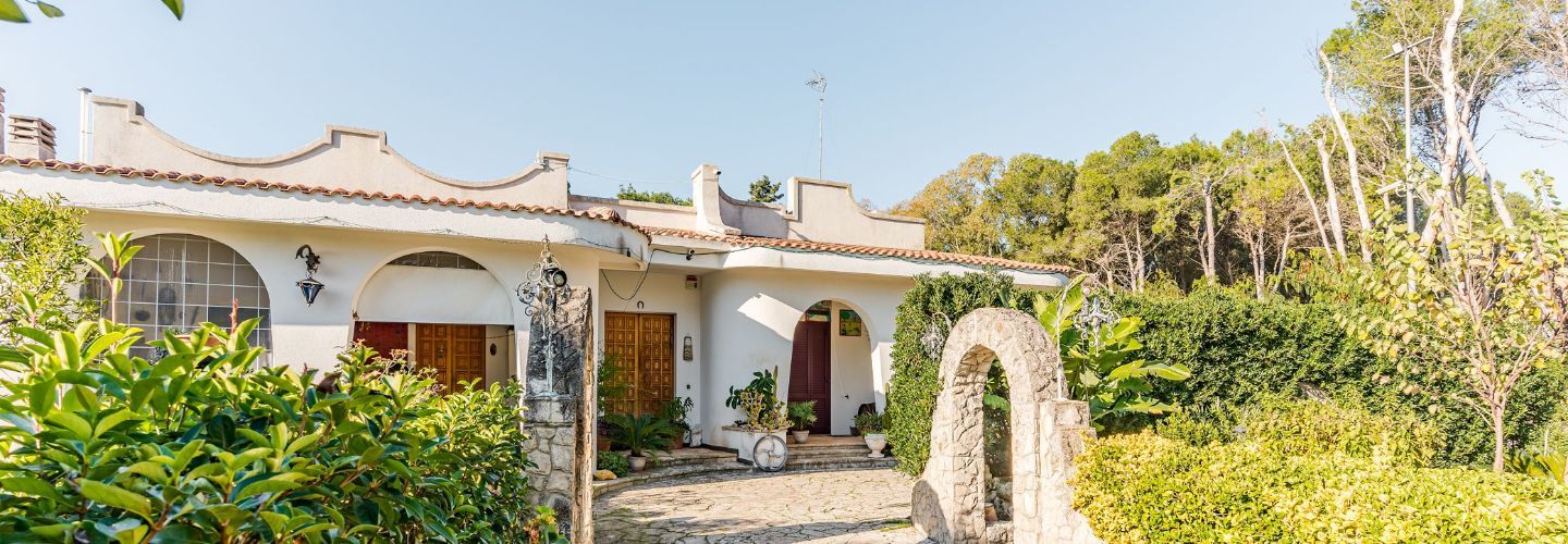 Villa con giardino in via maglie-scorrano 7, Maglie