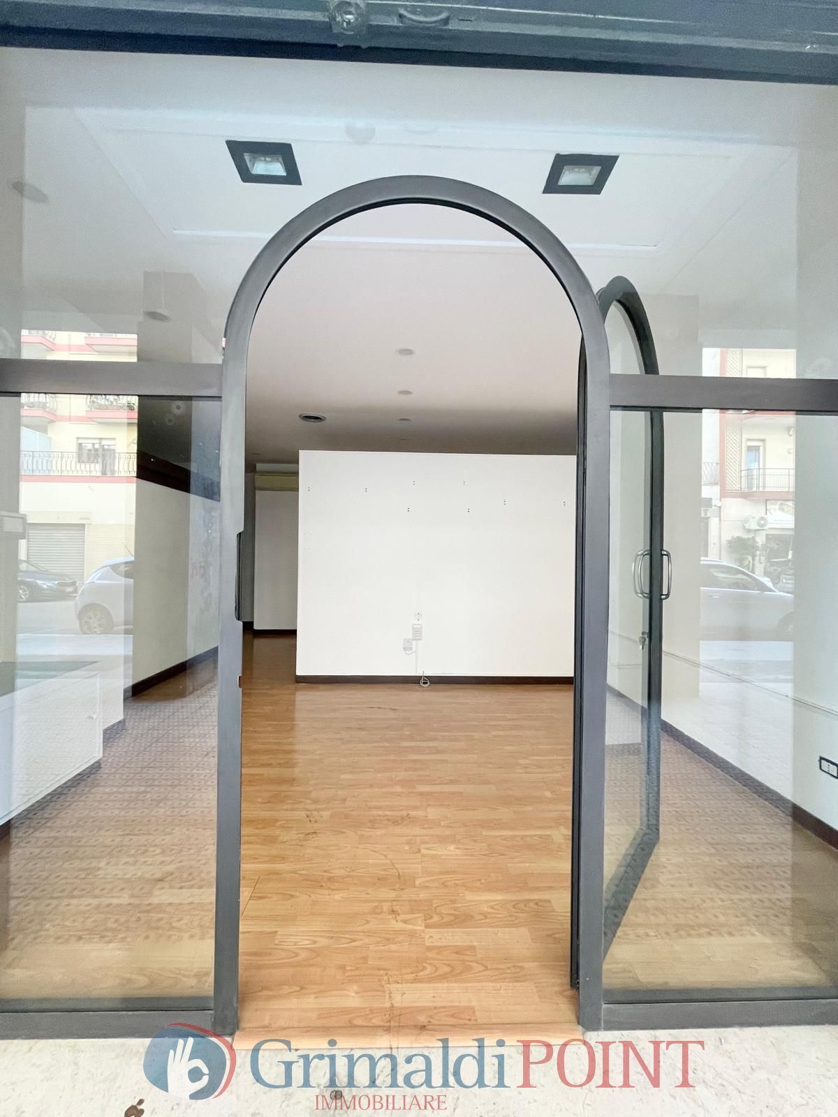 Locale commerciale in affitto in via g. d'annunzio 61, Lecce