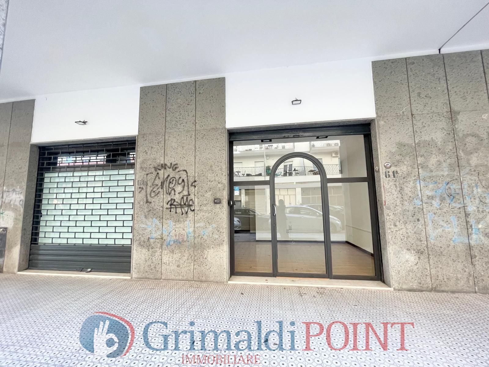Locale commerciale in affitto in via g. d'annunzio 61, Lecce