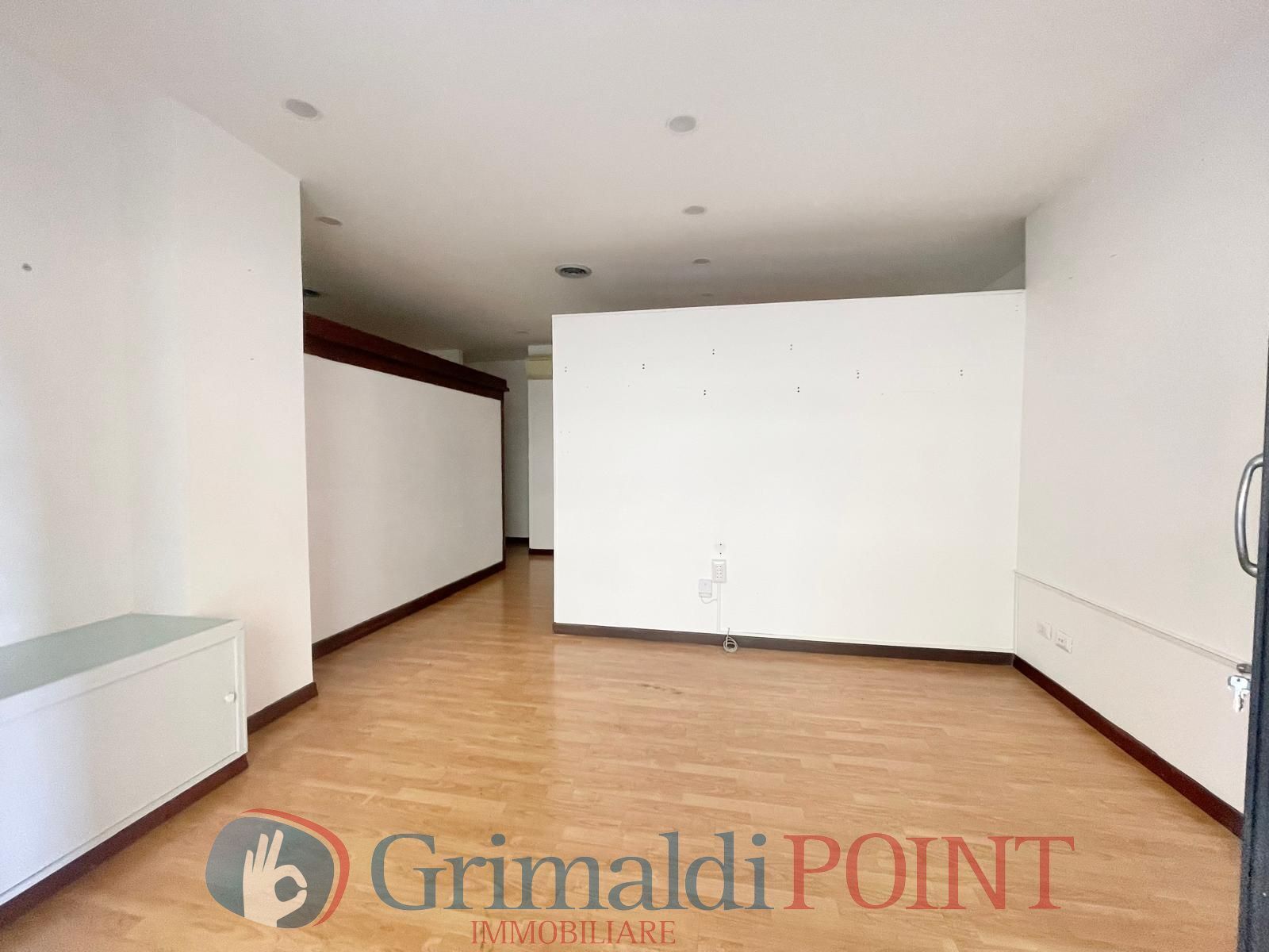 Locale commerciale in affitto in via g. d'annunzio 61, Lecce