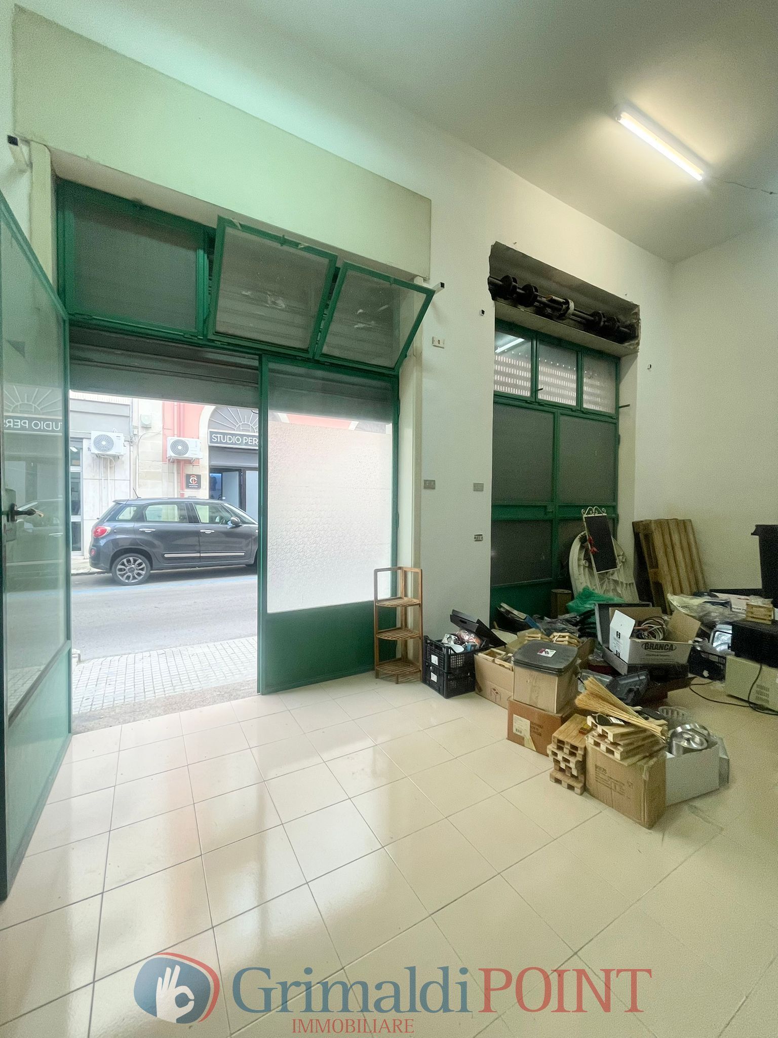 Magazzino in vendita in via duca d'aosta 76, Lecce