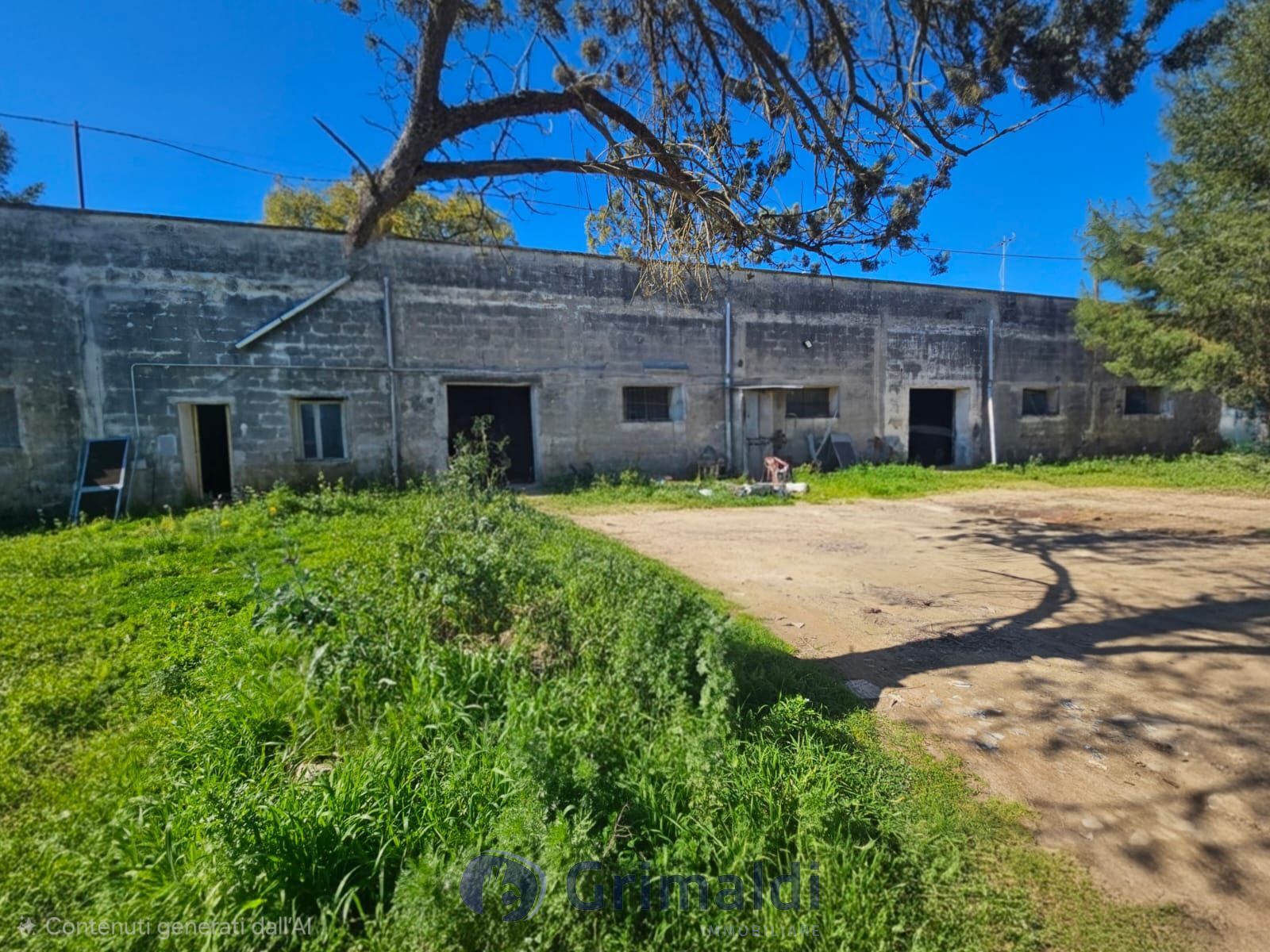 Magazzino in vendita in via solano li belli 47, Lequile