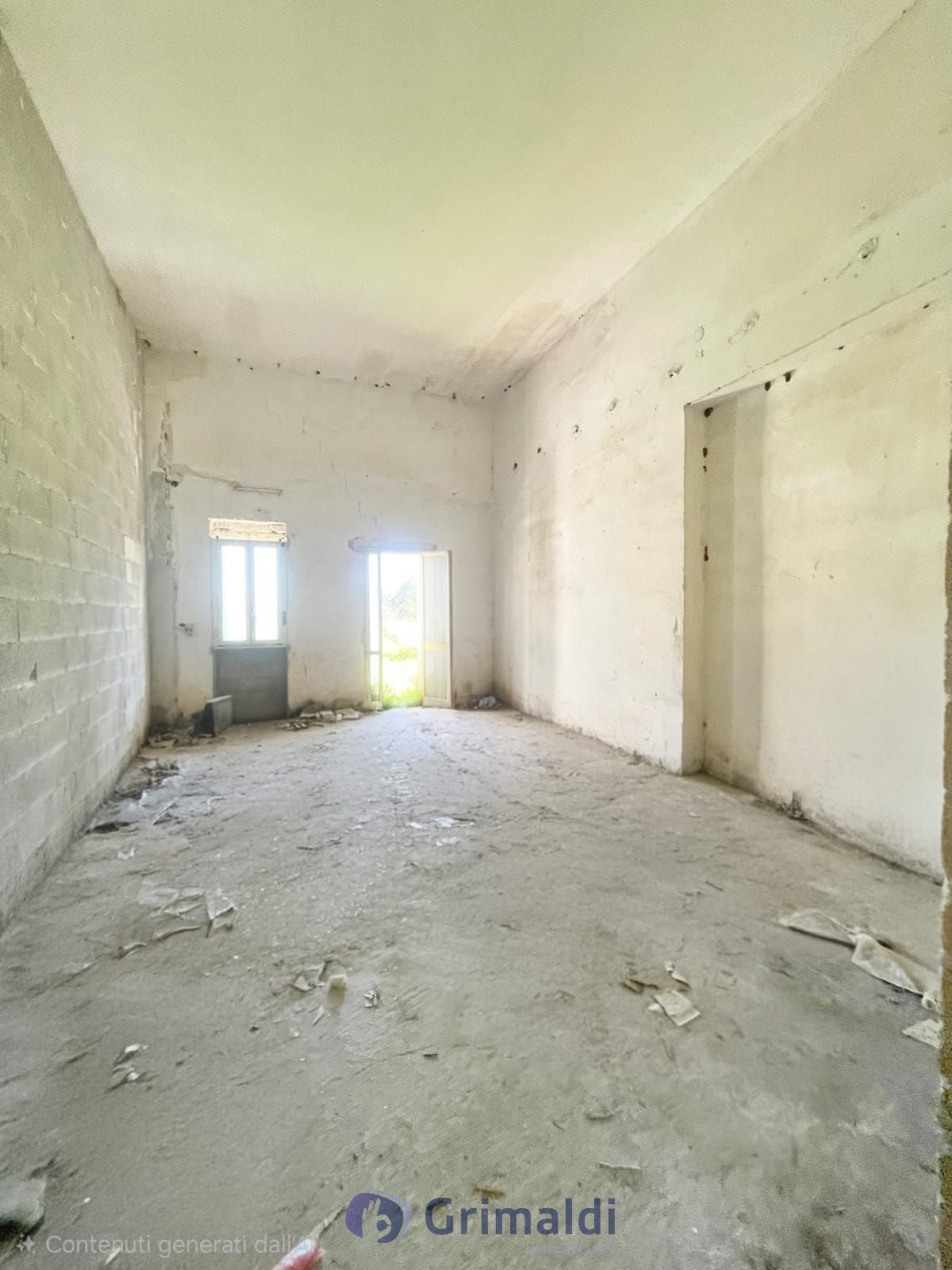 Magazzino in vendita in via solano li belli 47, Lequile