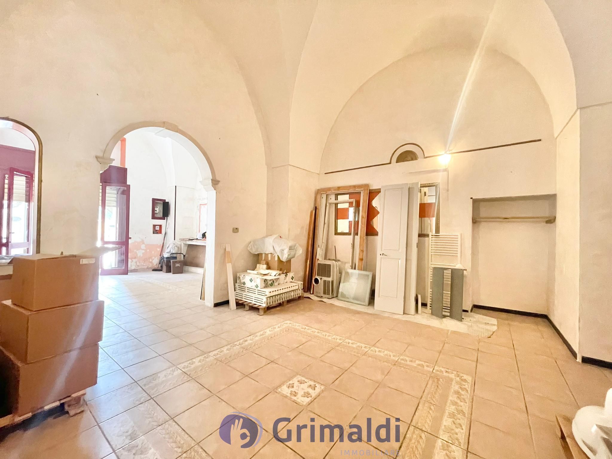 Locale commerciale in affitto in viale otranto 48, Lecce