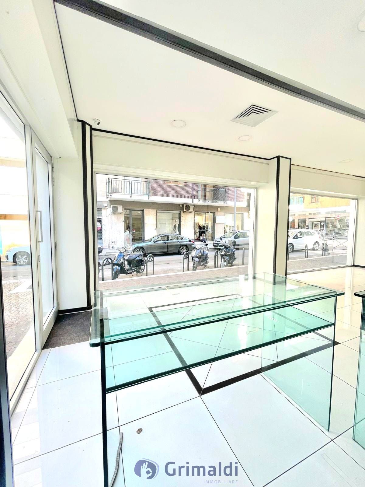 Locale commerciale in vendita in via guglielmo oberdan 57, Lecce