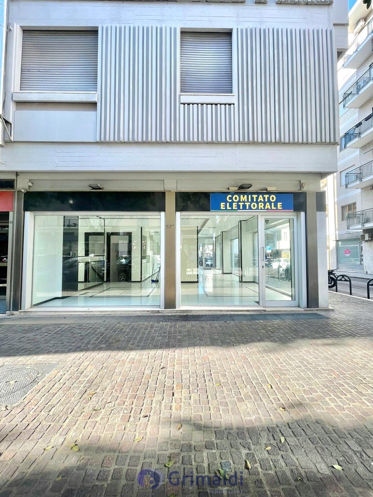 Locale commerciale in vendita in via guglielmo oberdan 57, Lecce