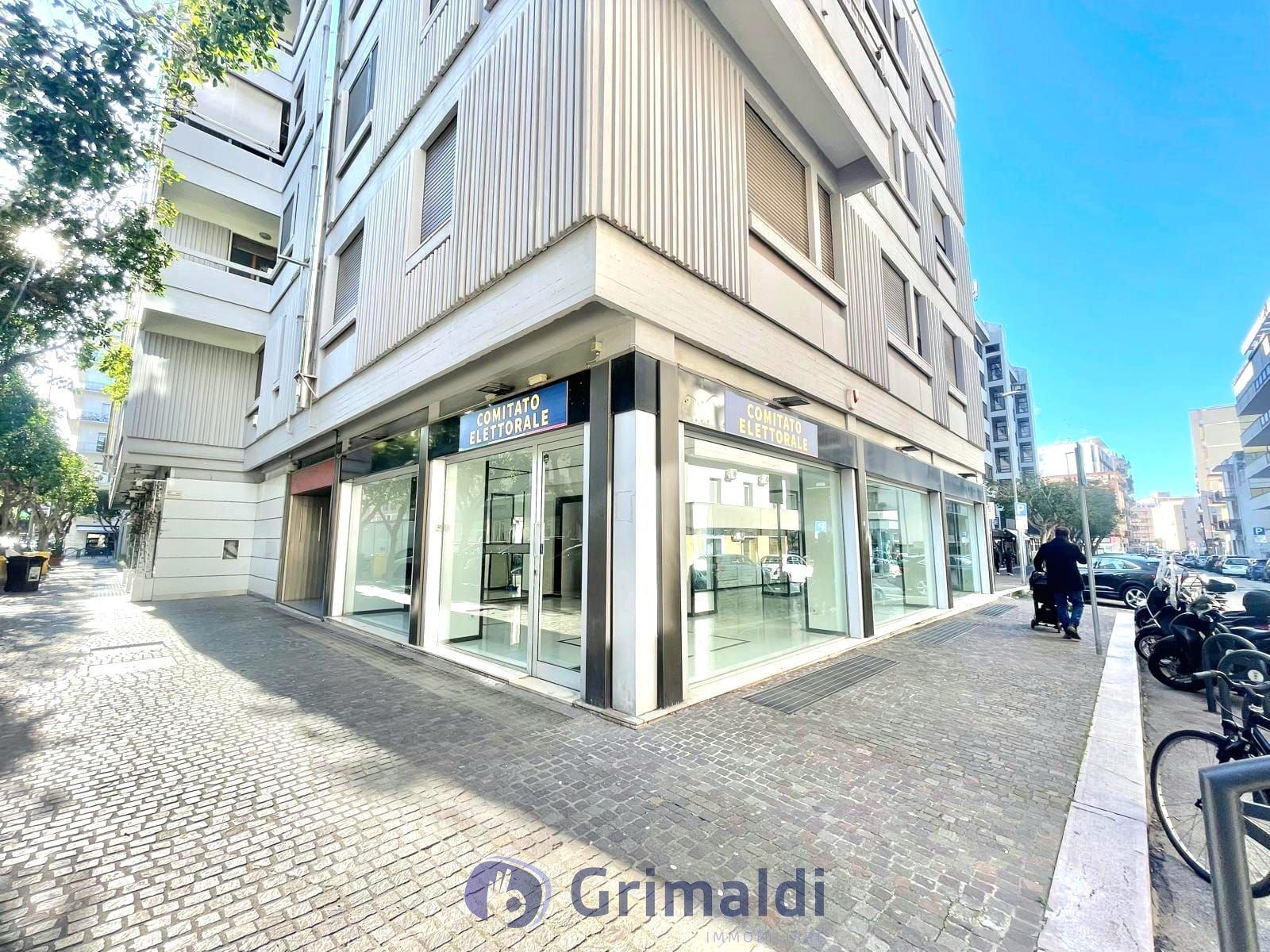 Locale commerciale in affitto in via m. renato imbriani 57, Lecce