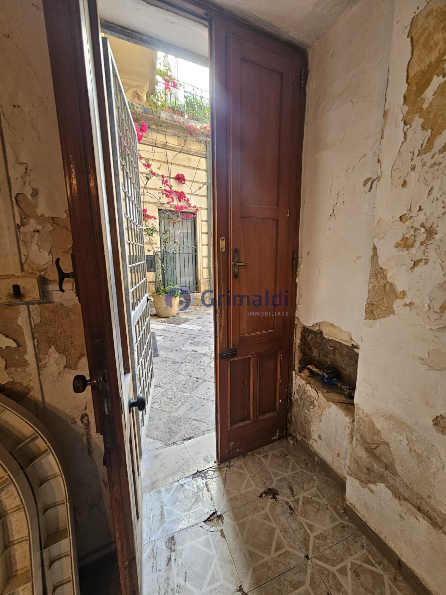 Trilocale da ristrutturare in via degli antoglietta 14, Lecce