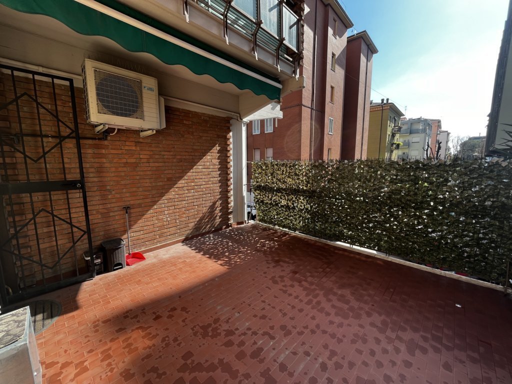 Quadrilocale con terrazzo in via vincenzo bellini 61, Modena