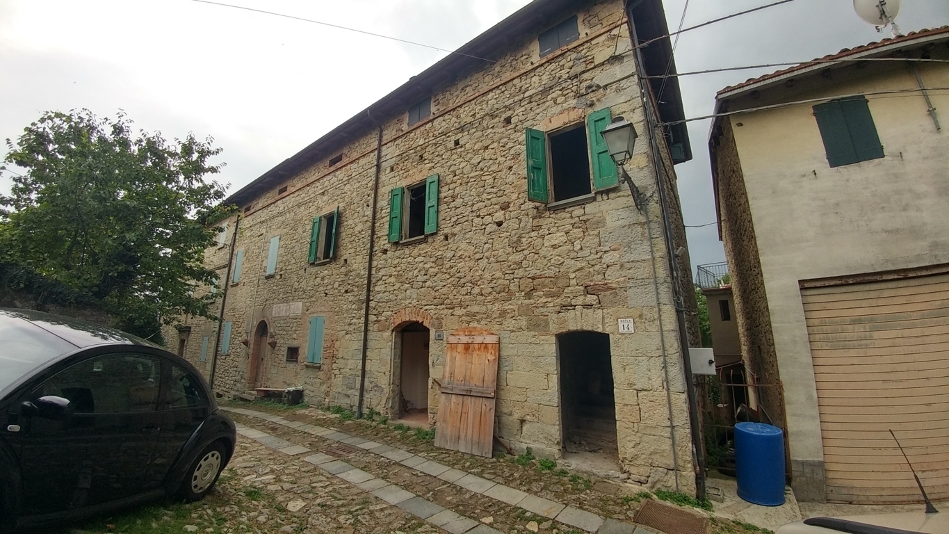 Casa indipendente con giardino in via castello 94, Zocca