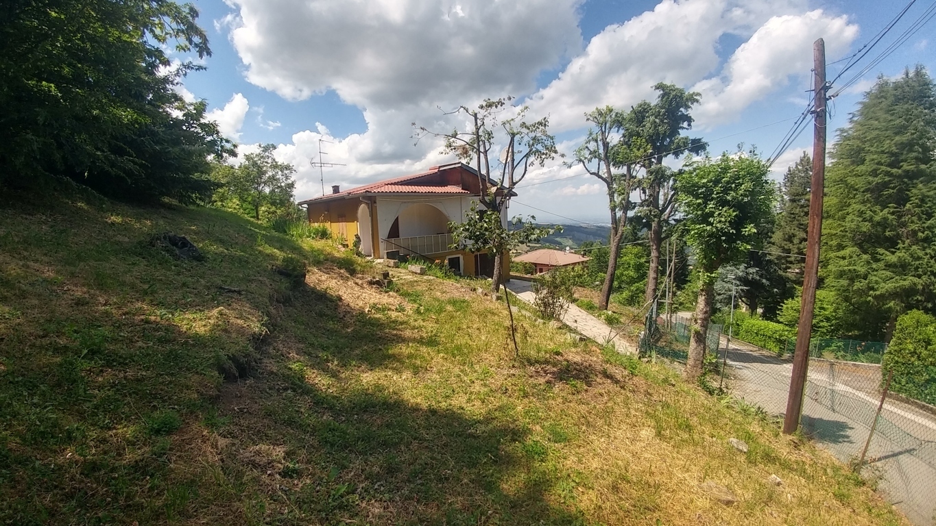 Villa con giardino in via casellina 300, Zocca