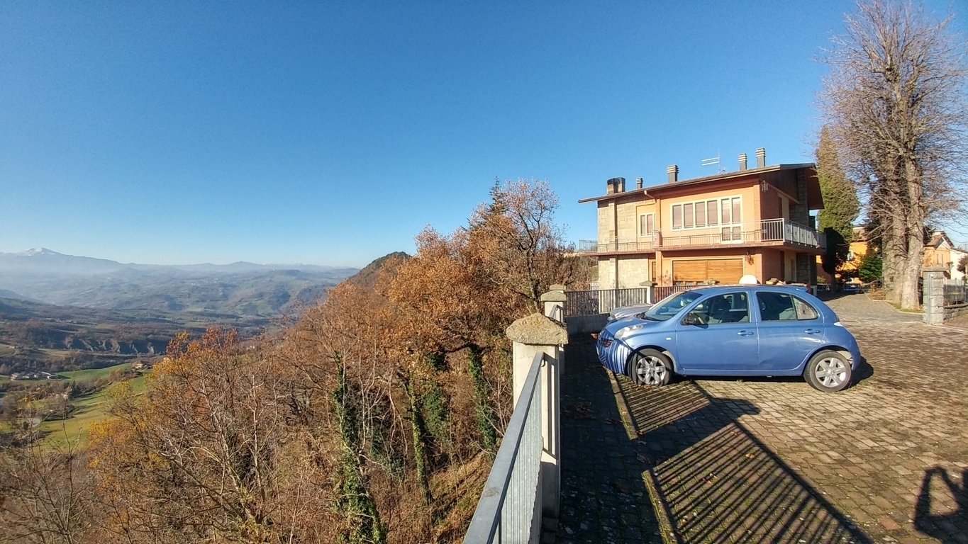 Villa con giardino in via mauro tesi 188, Zocca