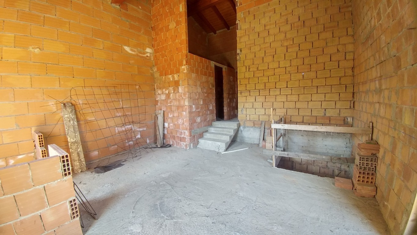 Villetta a schiera con giardino in via caligola 294, Zocca