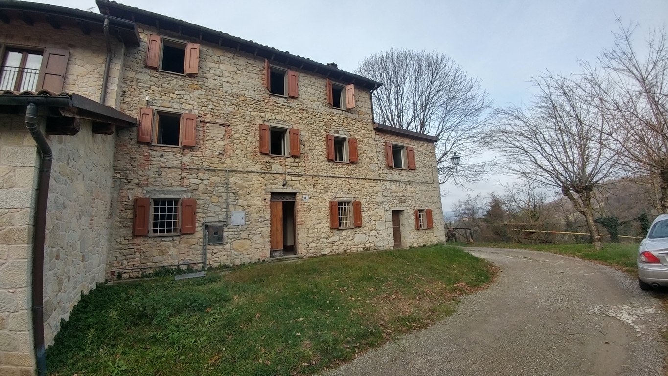 Rustico con giardino in vicolo monticello 80, Zocca