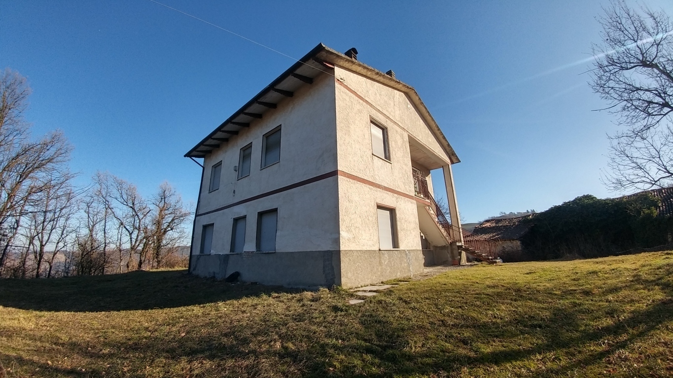 Rustico con giardino in via della libert 33, Zocca