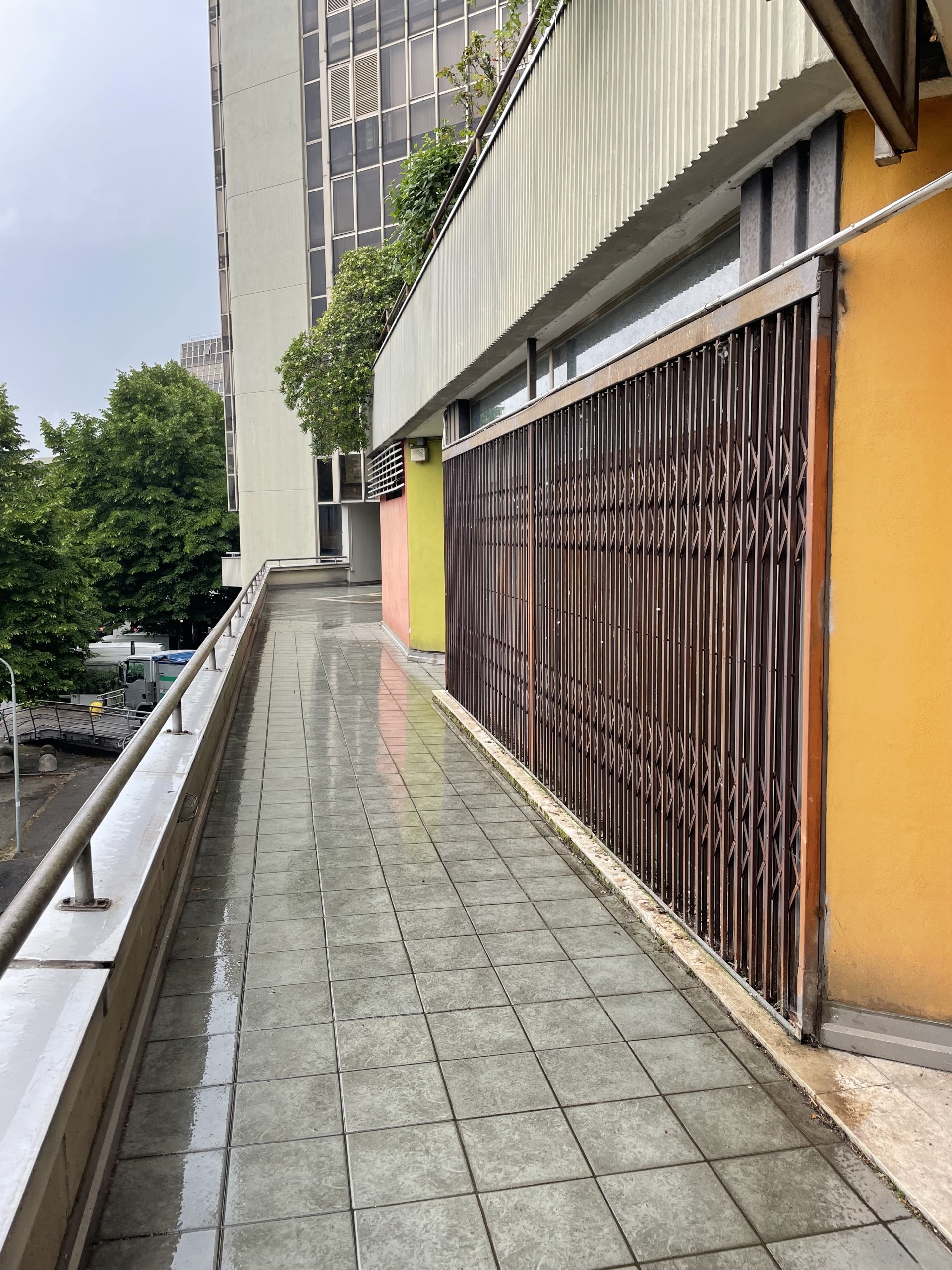 Ufficio da ristrutturare in direzionale 70, Modena