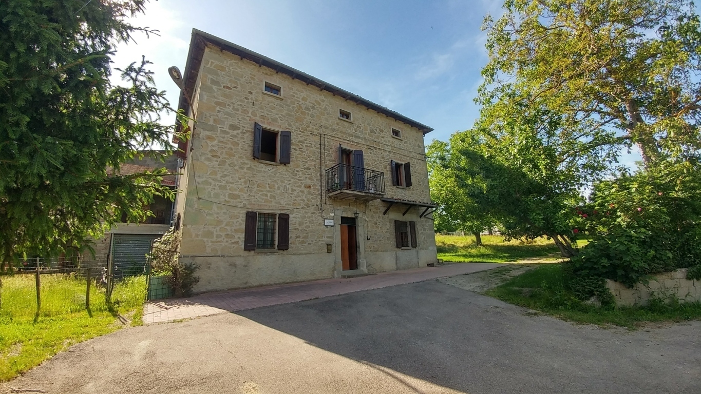 Rustico da ristrutturare in via pescaroggio 150, Zocca