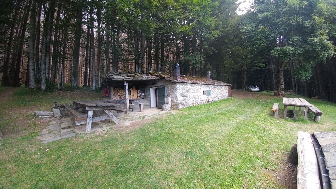 Rustico con giardino in via c zucchi 1294, Fanano