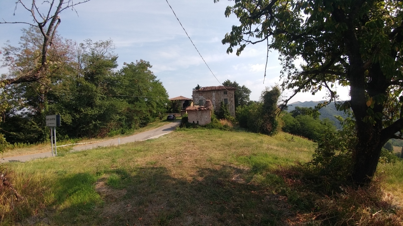 Rustico in vendita in via castello 45, Monte San Pietro