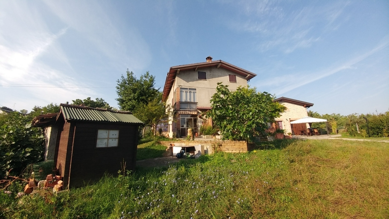 Casa indipendente con giardino in via zocchese 1066, Guiglia
