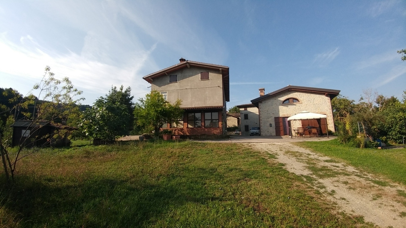Casa indipendente con giardino in via zocchese 1066, Guiglia