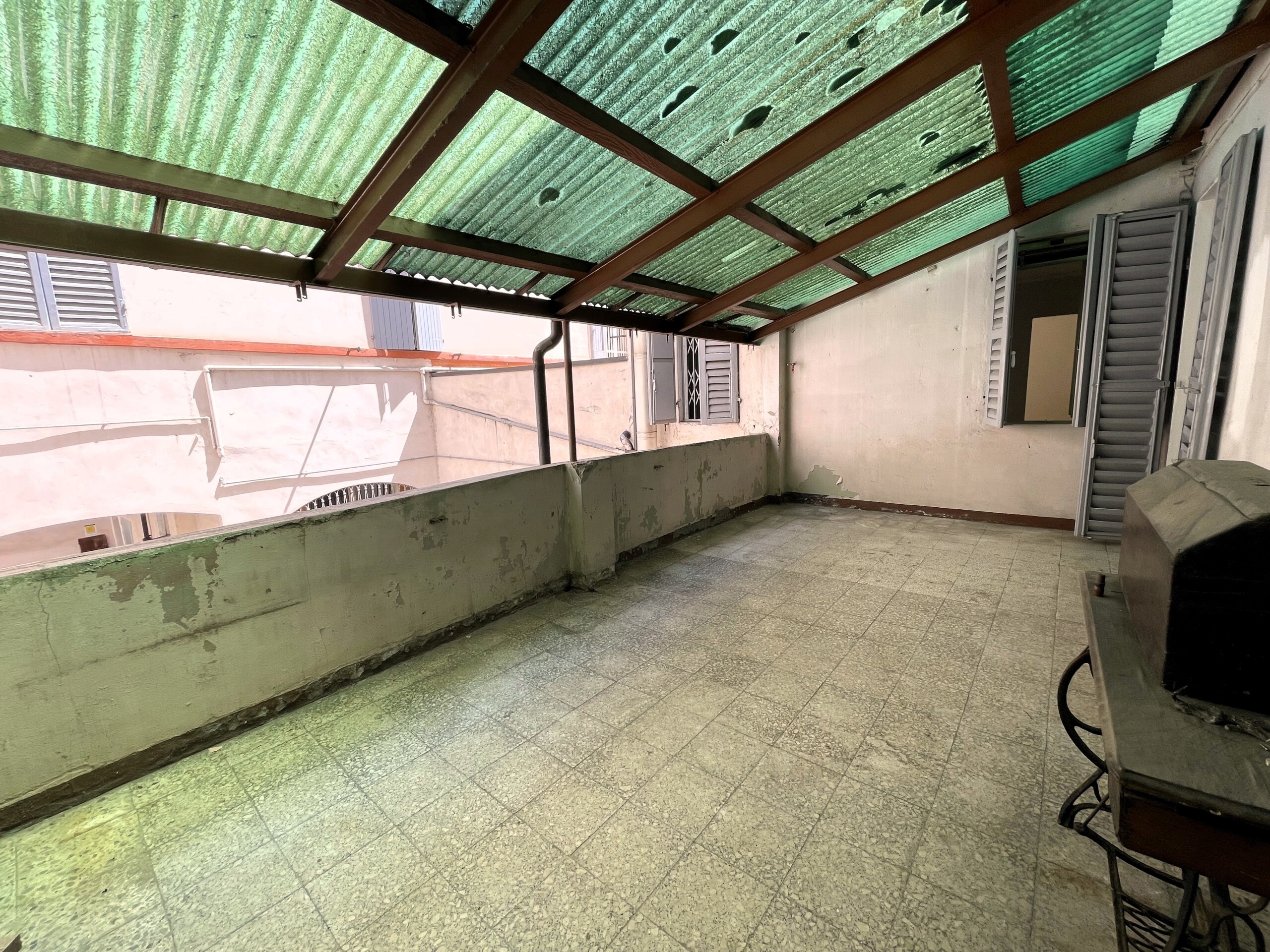 Trilocale con terrazzo in rua muro 27, Modena