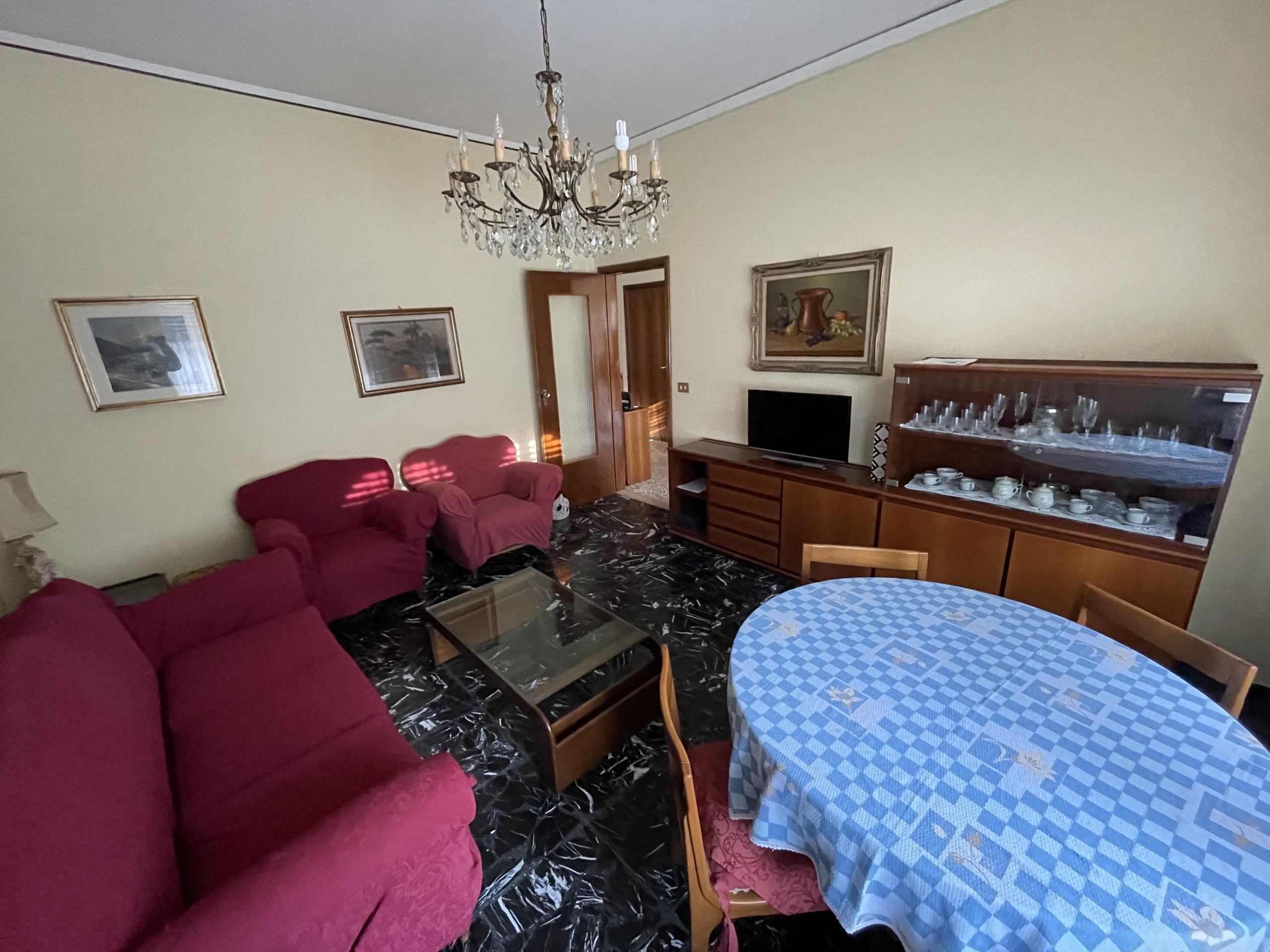 Casa indipendente con box in via casoli, Modena