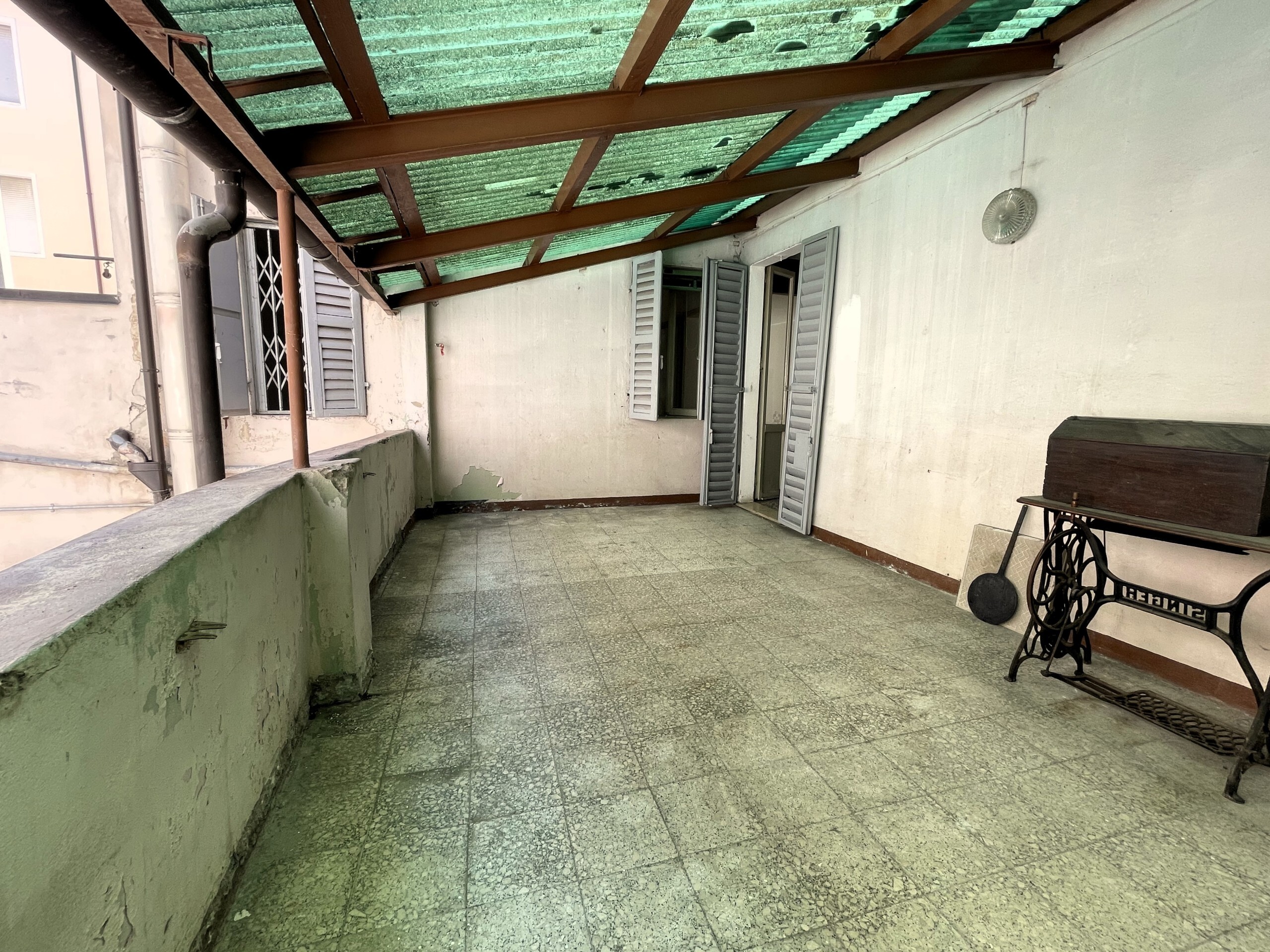 Trilocale con terrazzo in rua muro 27, Modena