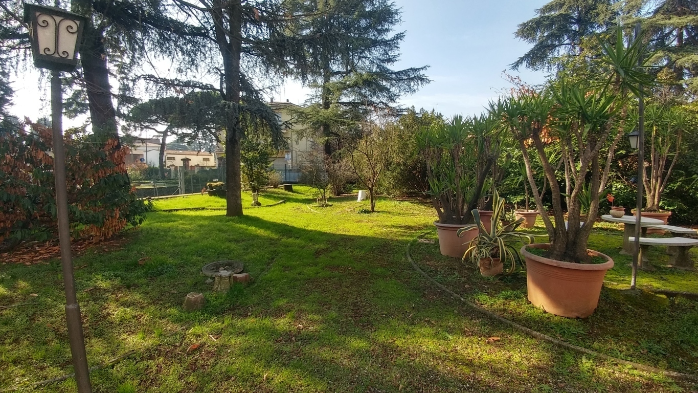 Villa da ristrutturare in via papa giovanni paolo ii 10, Vignola