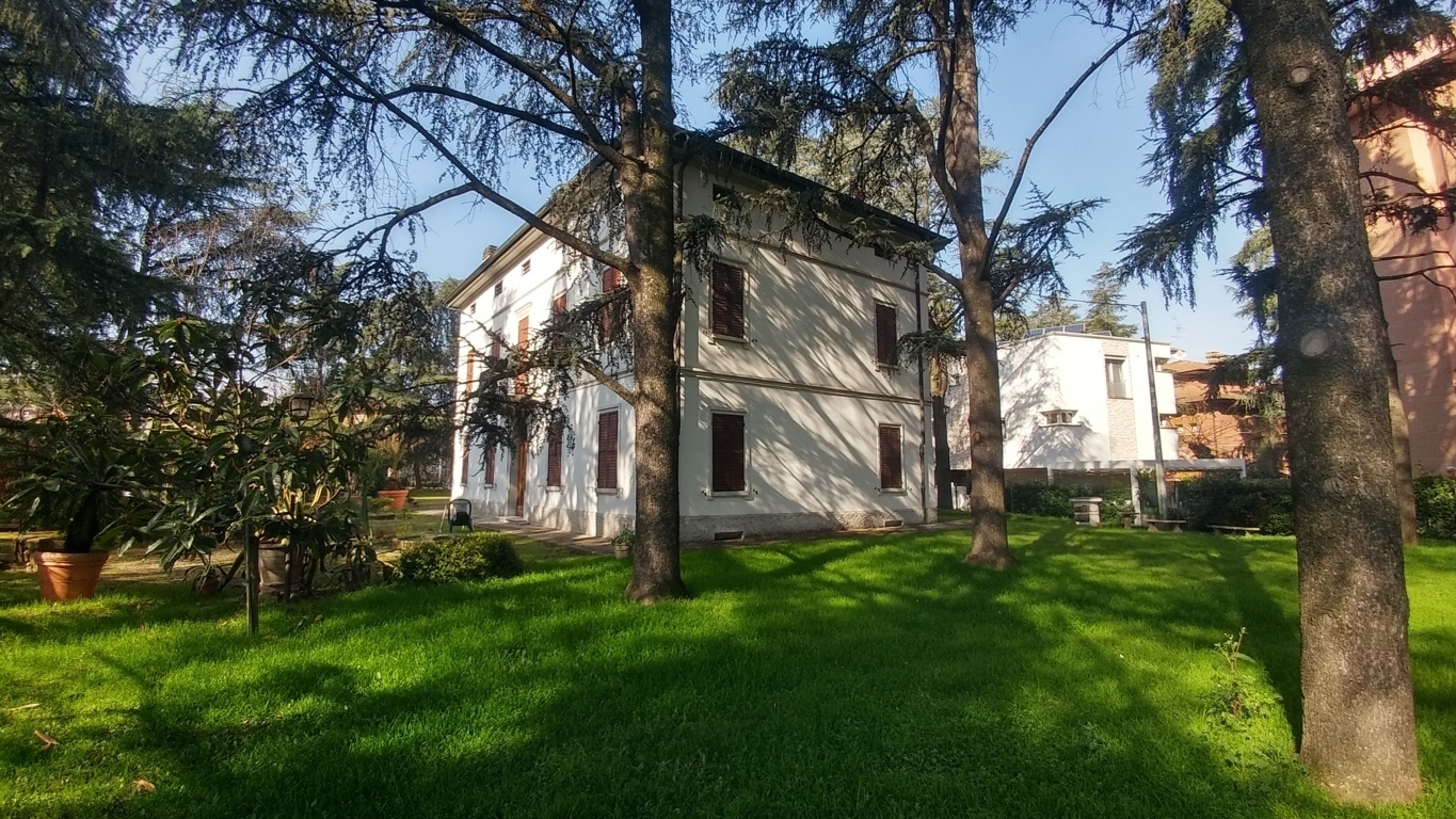 Villa da ristrutturare in via papa giovanni paolo ii 10, Vignola