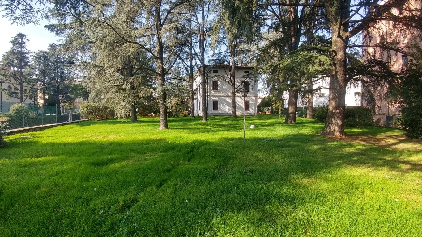 Villa da ristrutturare in via papa giovanni paolo ii 10, Vignola