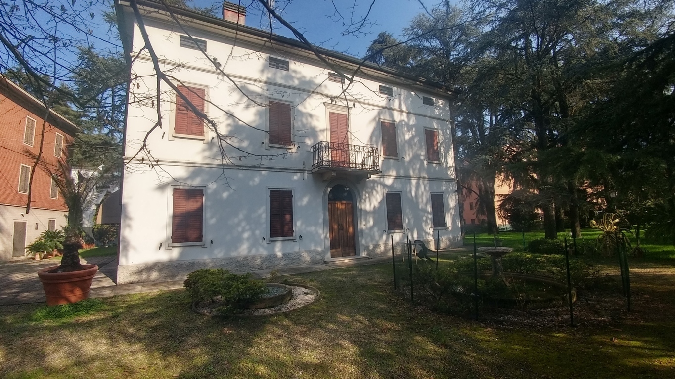 Villa da ristrutturare in via papa giovanni paolo ii 10, Vignola