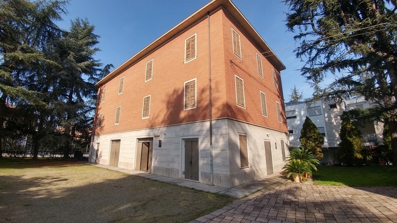 Villa da ristrutturare in via papa giovanni paolo ii 10, Vignola