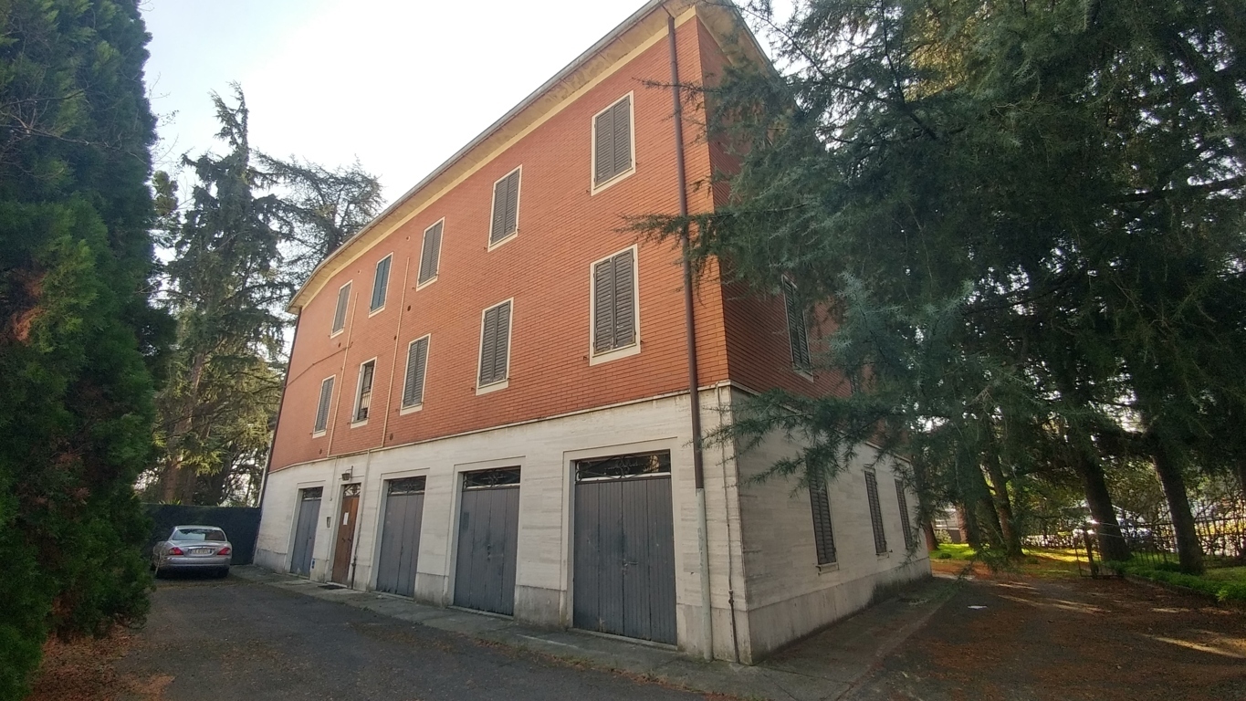 Villa da ristrutturare in via papa giovanni paolo ii 10, Vignola