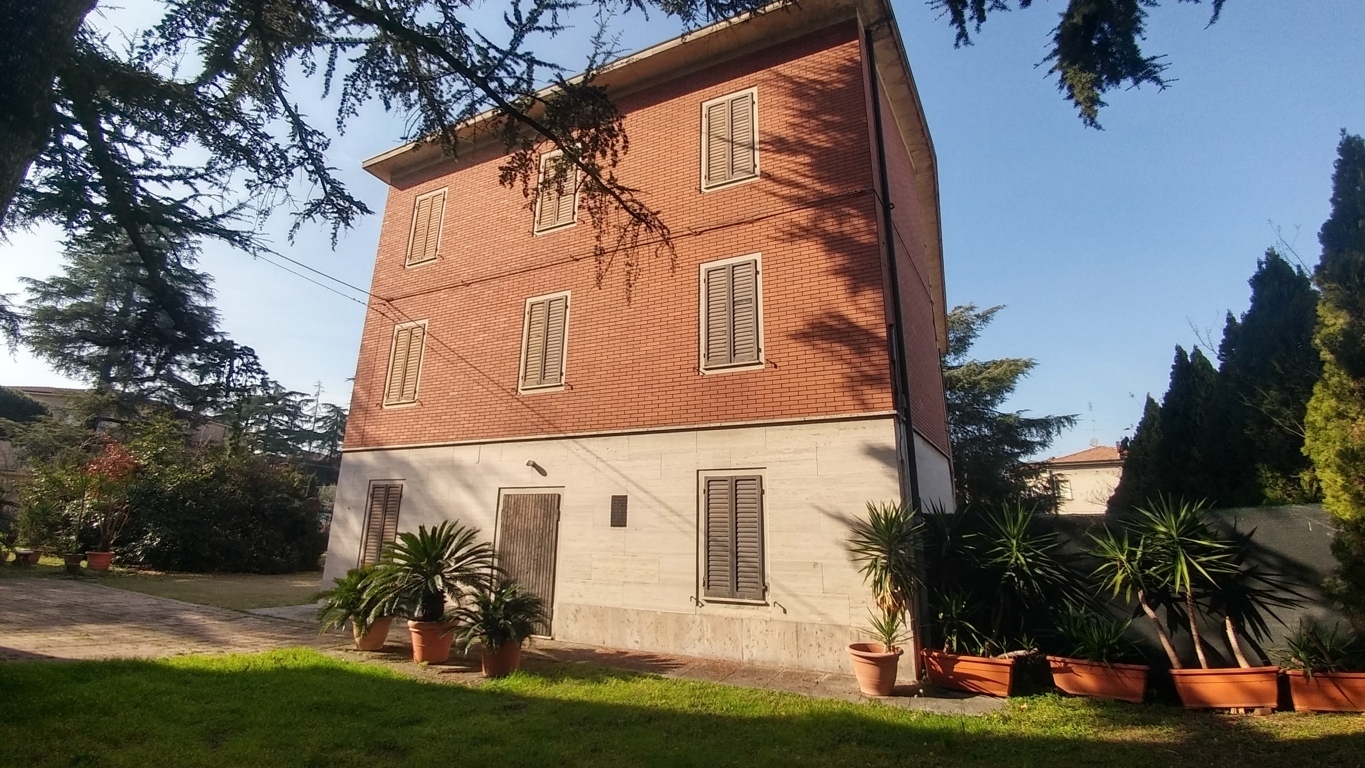 Villa da ristrutturare in via papa giovanni paolo ii 10, Vignola