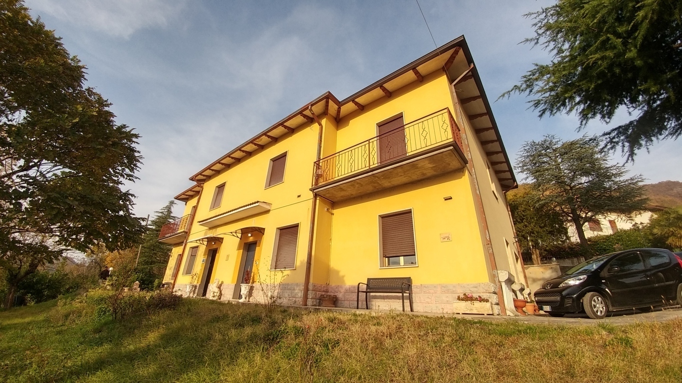 Villa con giardino in via pescaroggio, Zocca