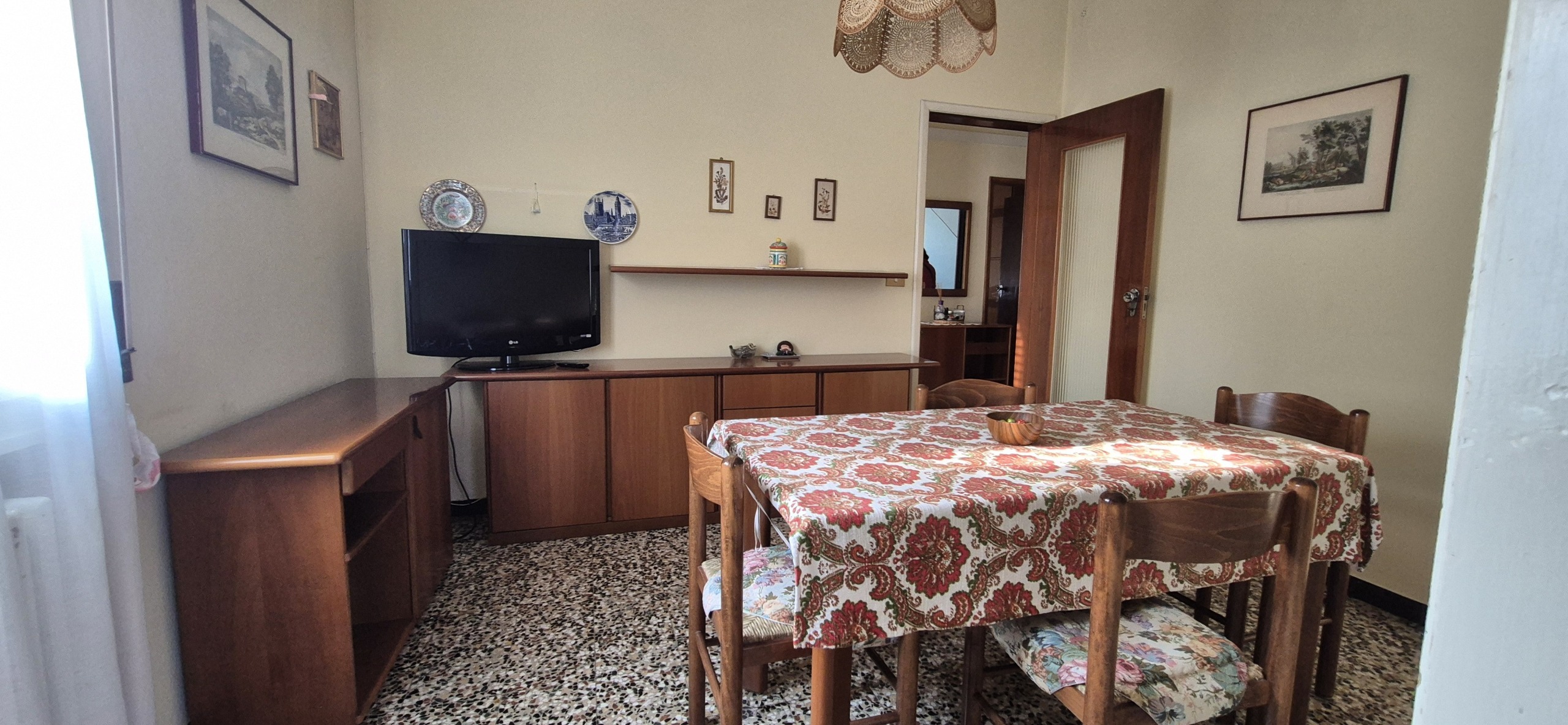 Casa indipendente con box in via casoli, Modena