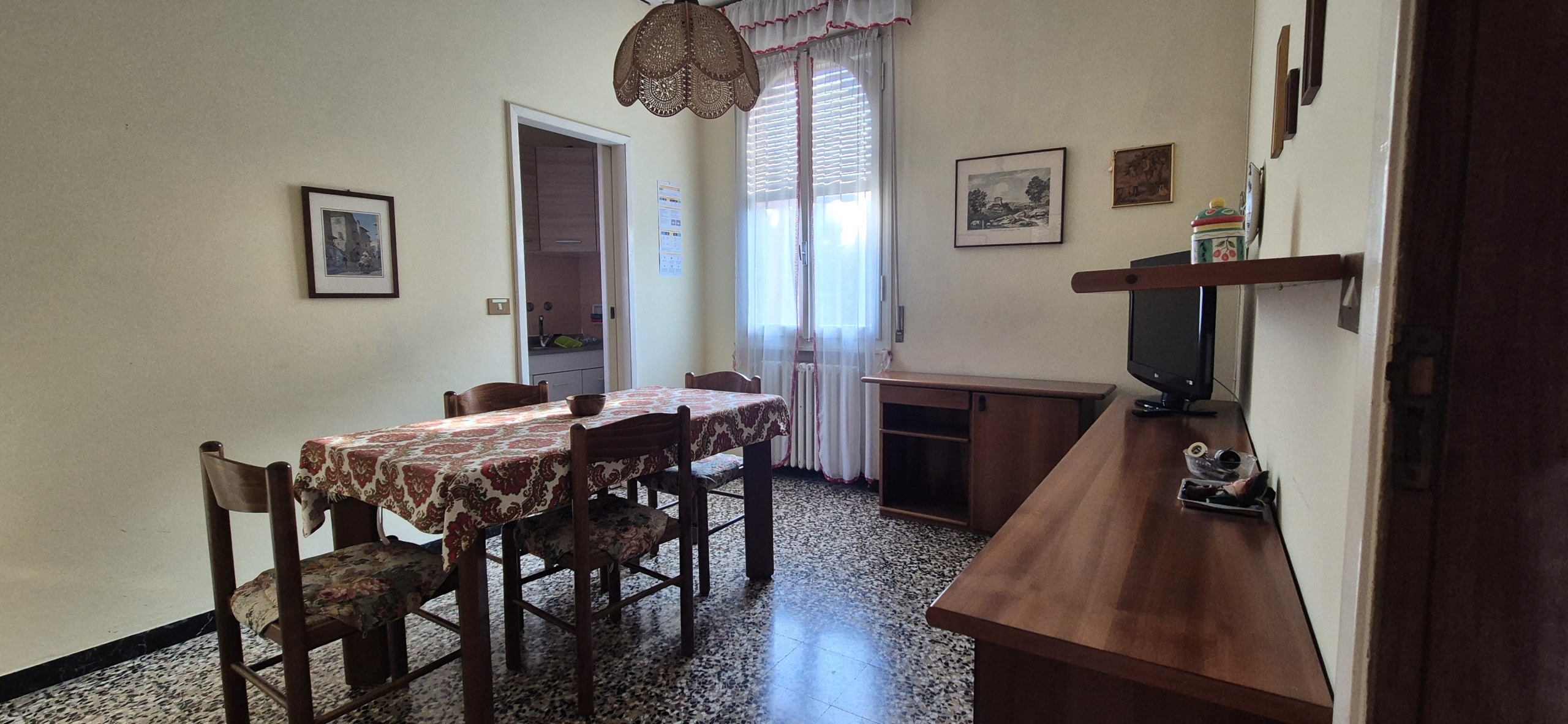 Casa indipendente con box in via casoli, Modena