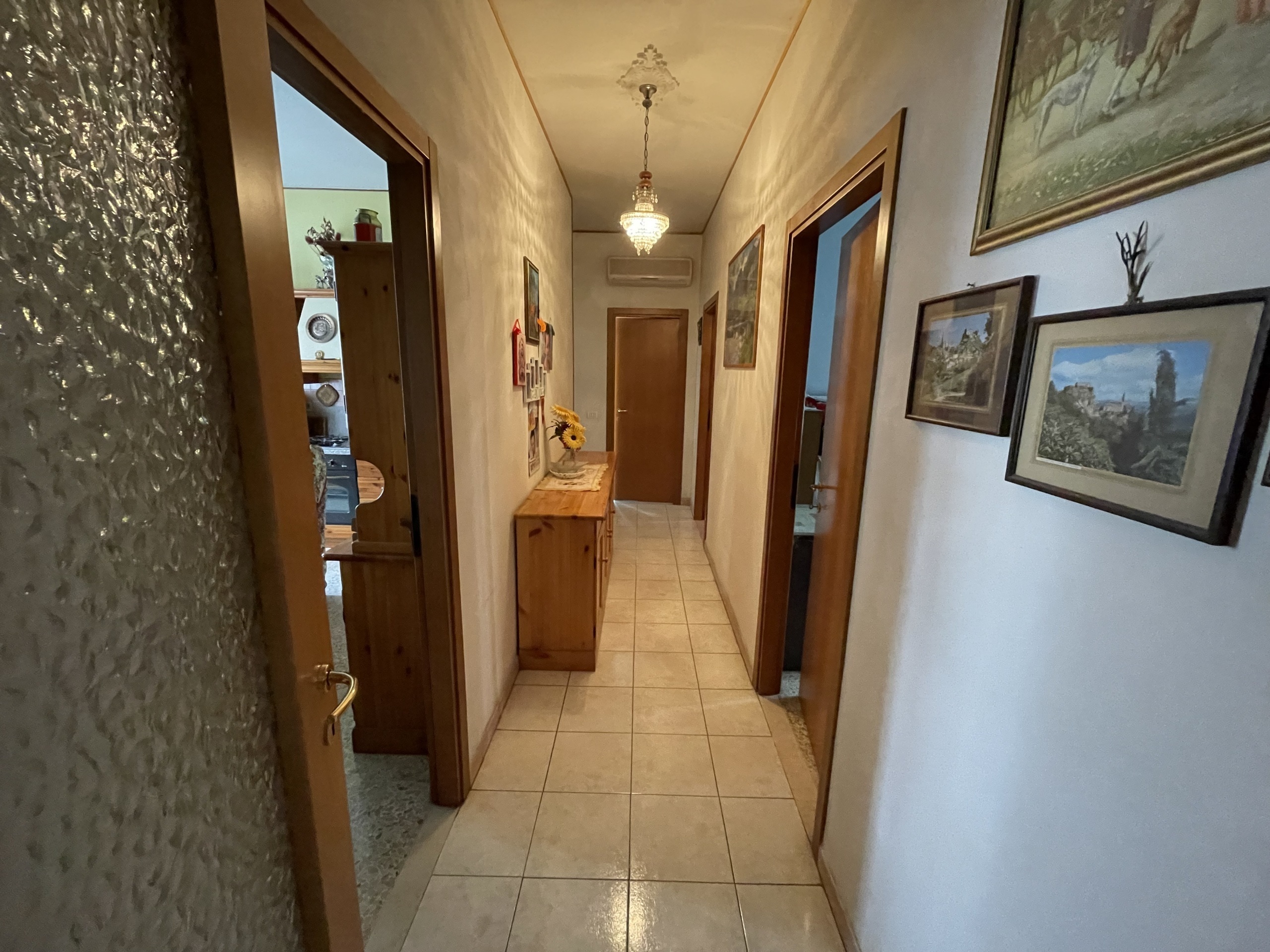 Appartamento con box in via nobili 9, Modena