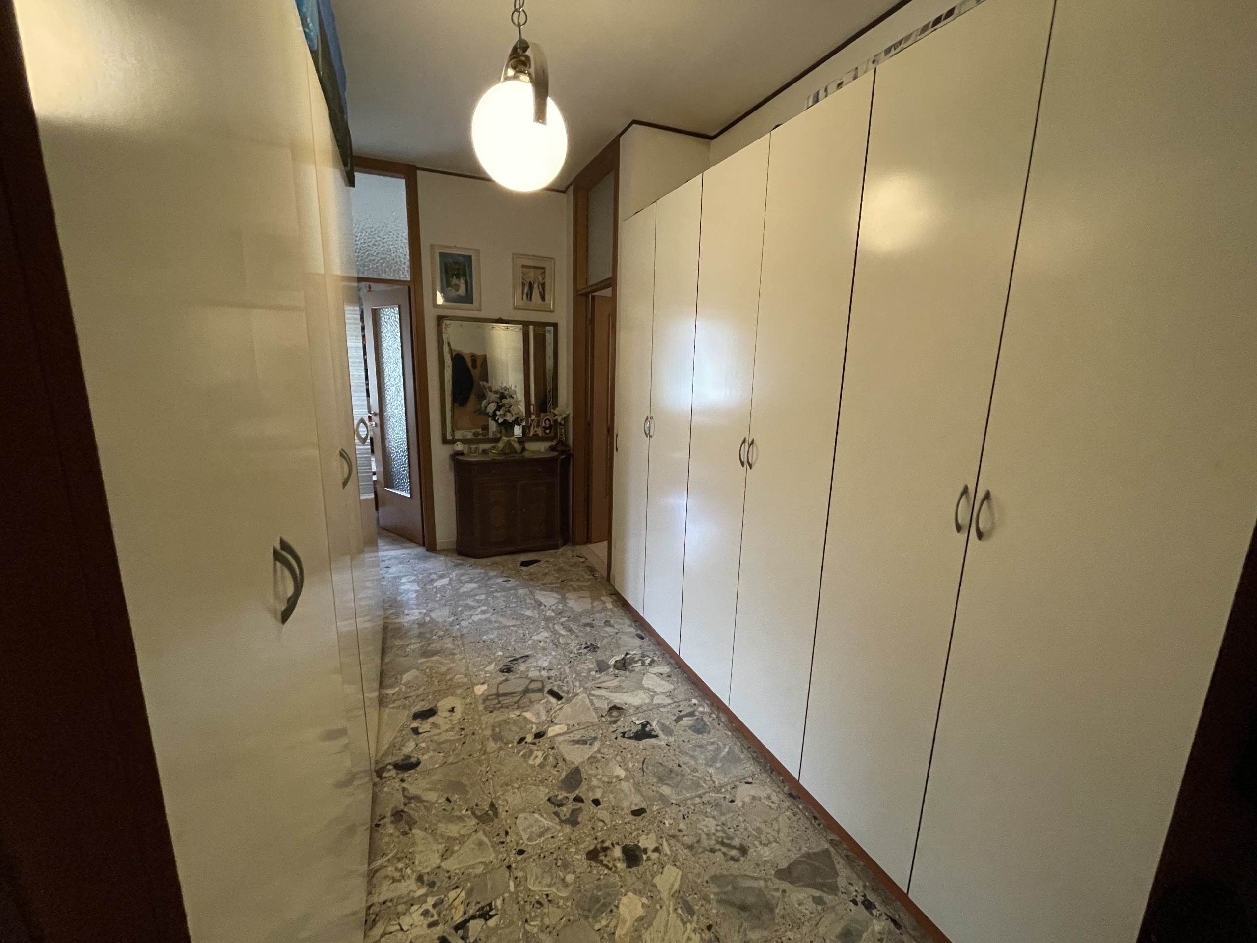 Appartamento con box in via nobili 9, Modena