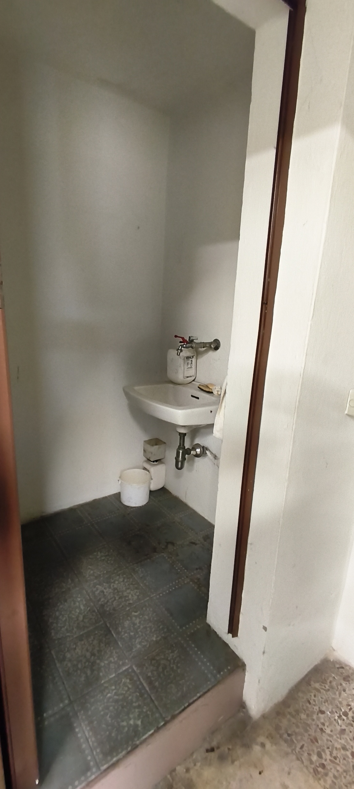 Laboratorio in vendita in via ennio carando, Modena