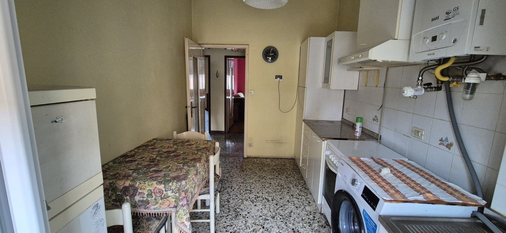 Trilocale con box in via verona 40, Modena