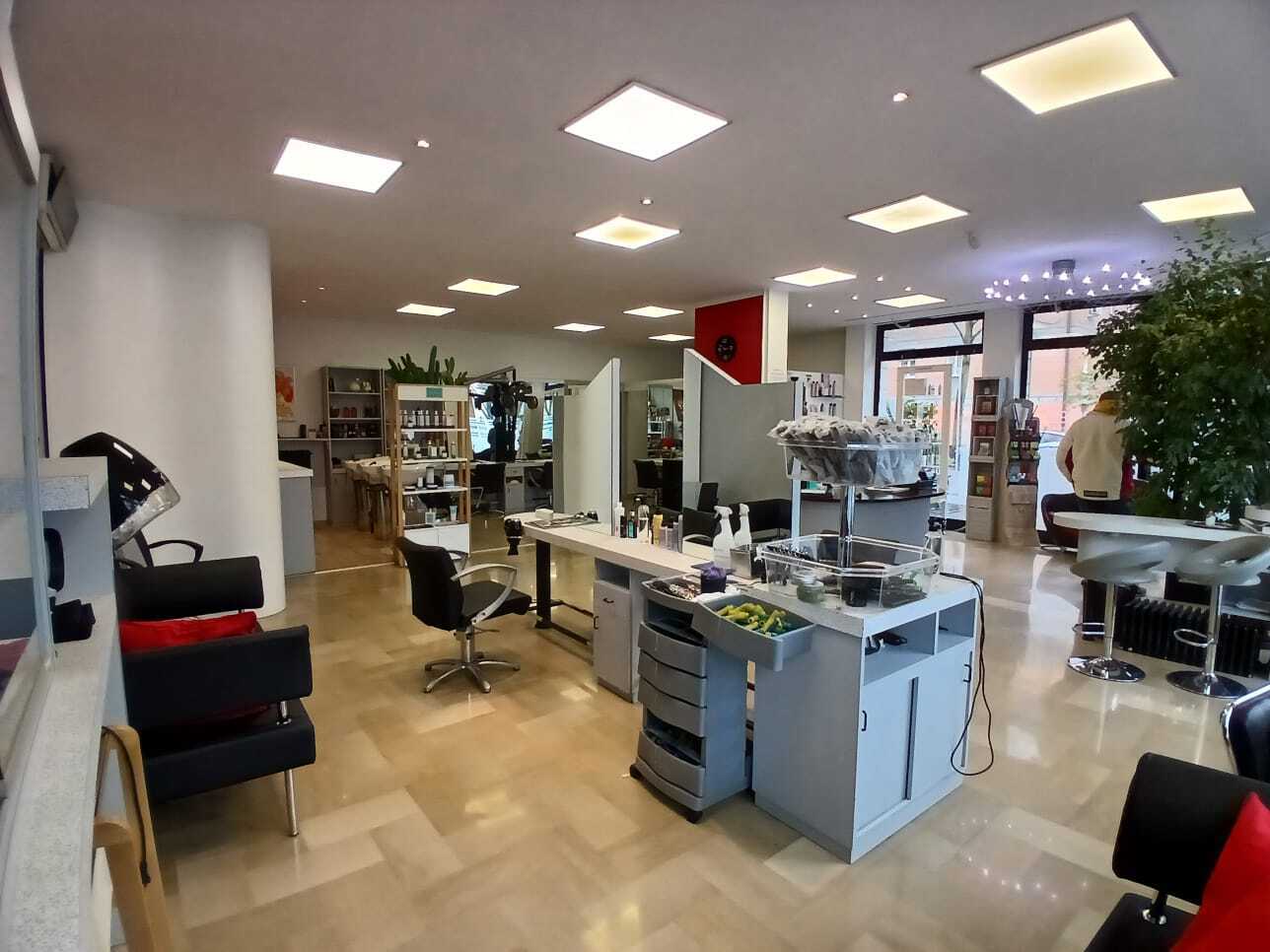 Locale commerciale in vendita in via della pace 486, Vignola