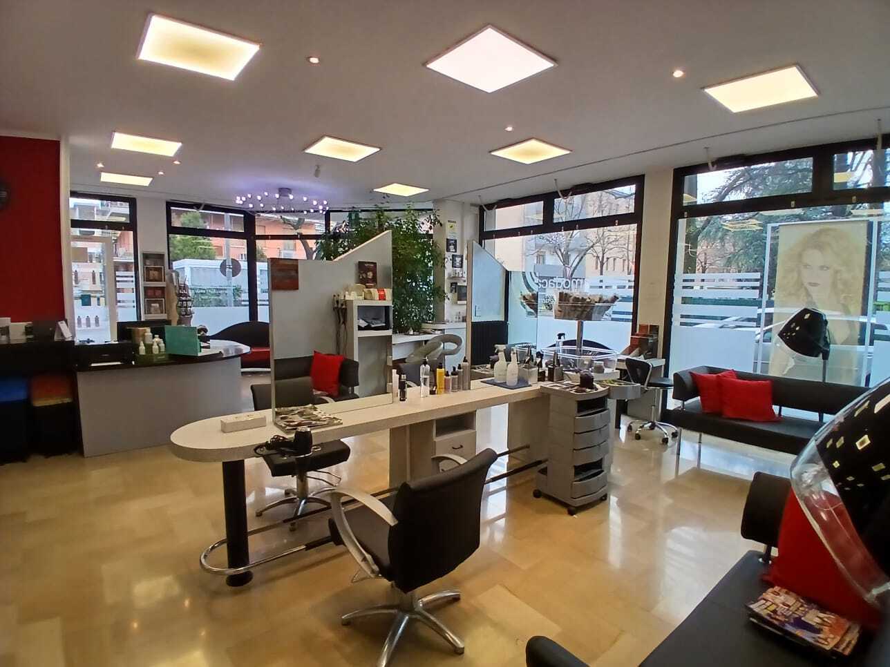 Locale commerciale in vendita in via della pace 486, Vignola