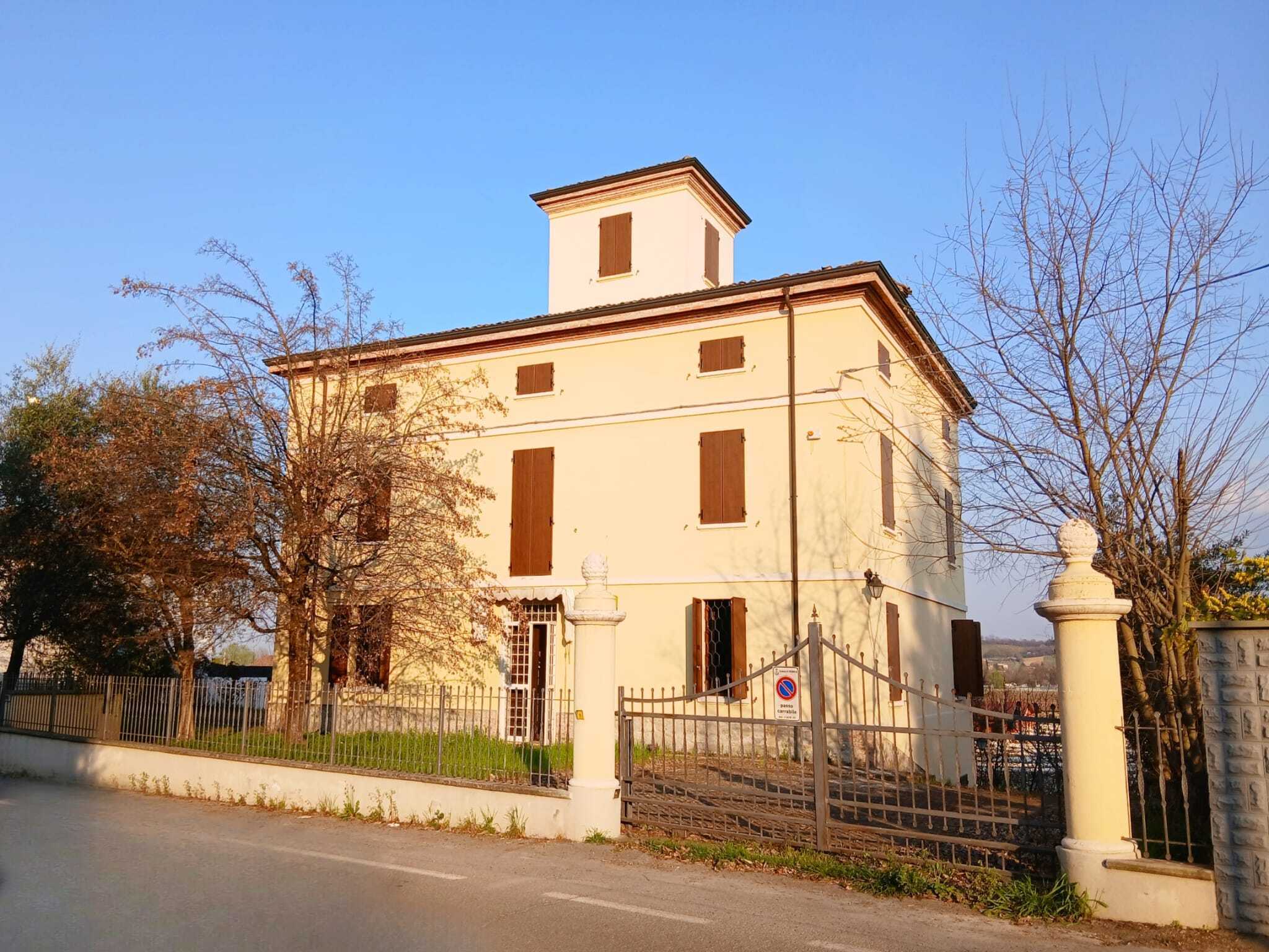 Villa con giardino in via modenese 1205, Vignola
