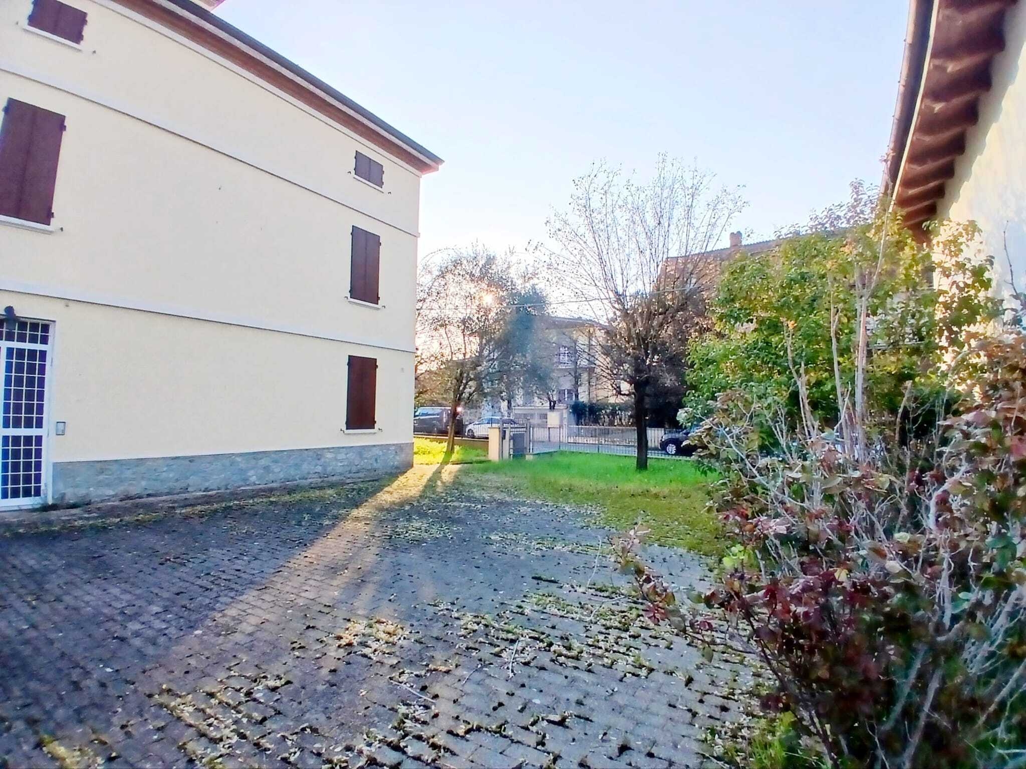Villa con giardino in via modenese 1205, Vignola