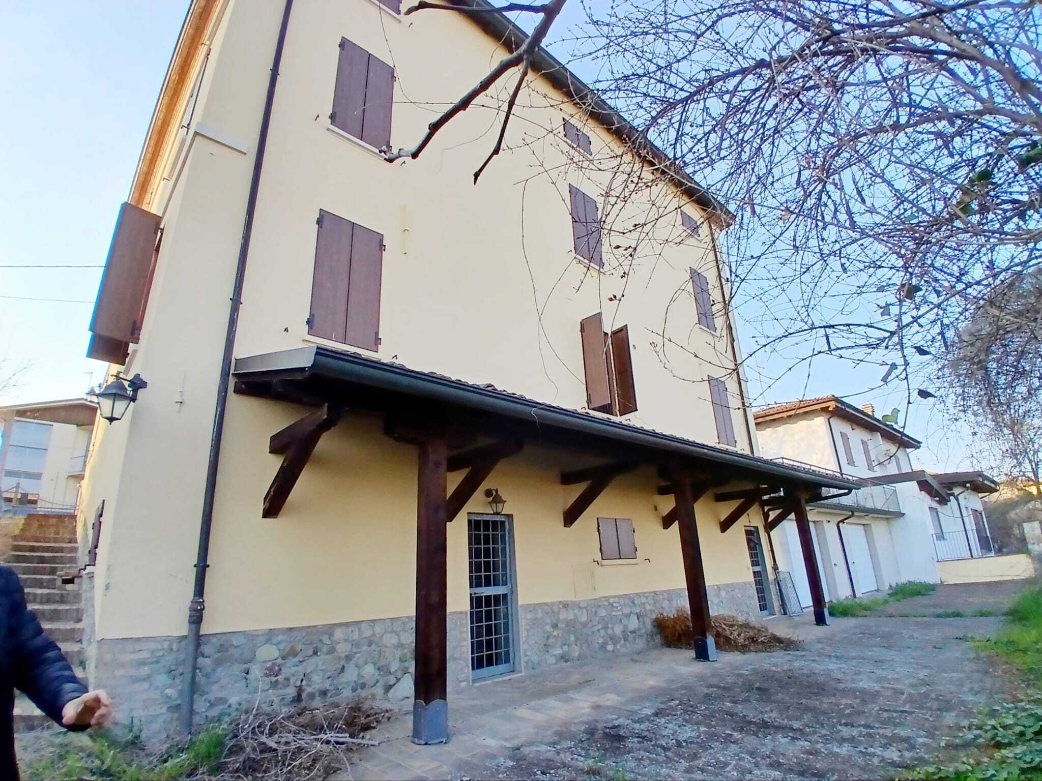 Villa con giardino in via modenese 1205, Vignola